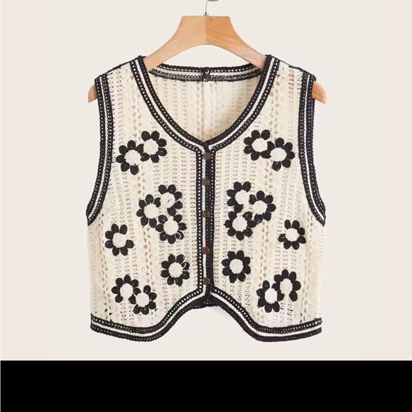 Floral Crochet Sleeveless Vest Top Black and Beige - Picture 3 of 5